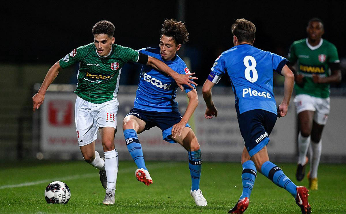 本菲卡的防线如同铜墙铁壁，费内巴切的进攻表现太不稳定